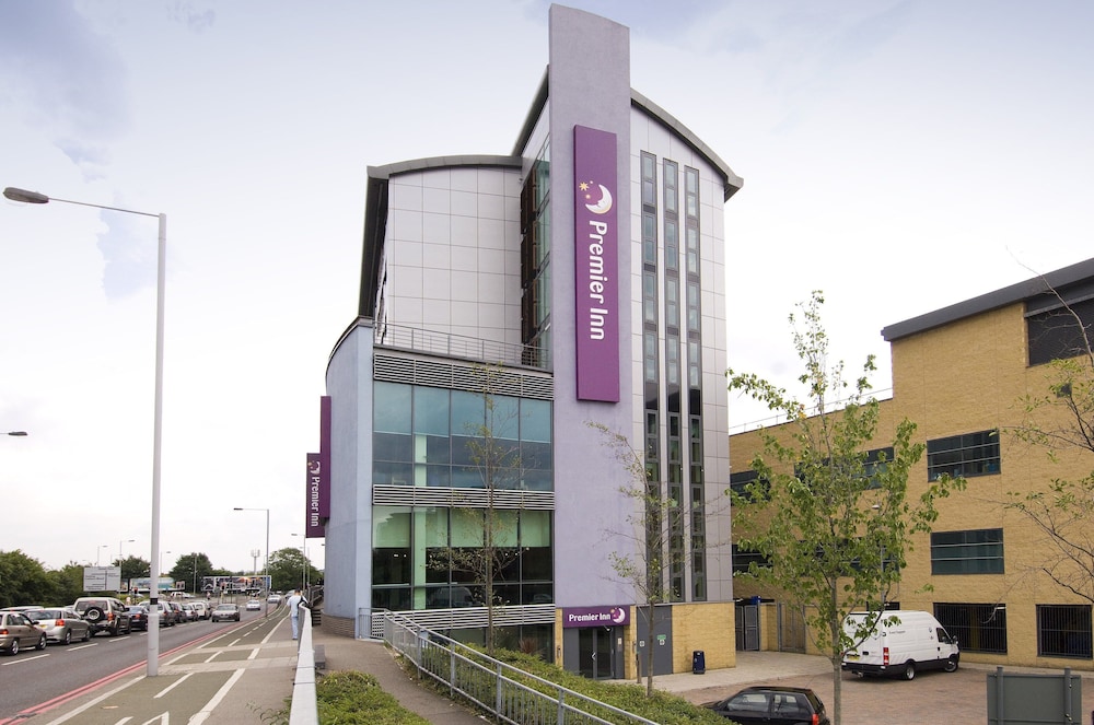 premier inn london wimbledon south