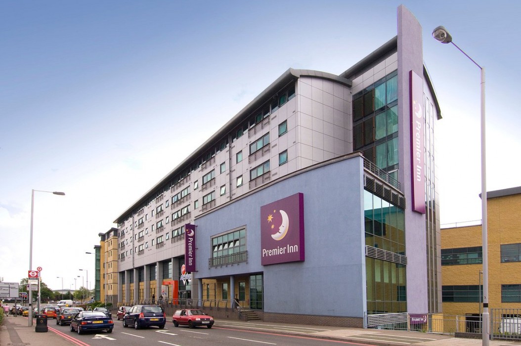 premier inn london wimbledon south
