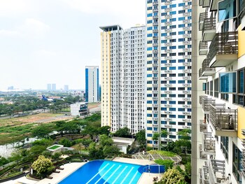 studio springlake summarecon bekasi apartment near shopping mall