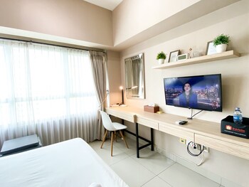 studio springlake summarecon bekasi apartment near shopping mall
