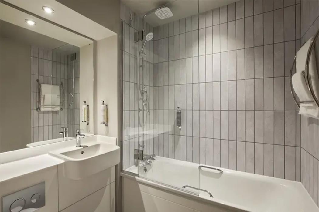 premier inn belfast city cathedral quarter