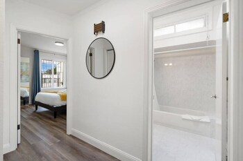 stunning 2 bedroom 1 bath home near bart