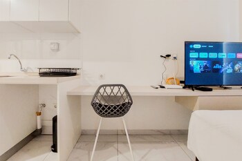 stunning and strategic studio apartment sky house alam sutera