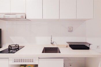 stunning and strategic studio apartment sky house alam sutera