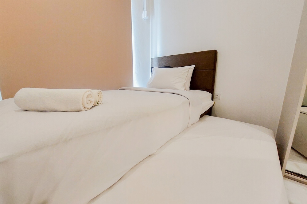 stunning and strategic studio apartment sky house alam sutera