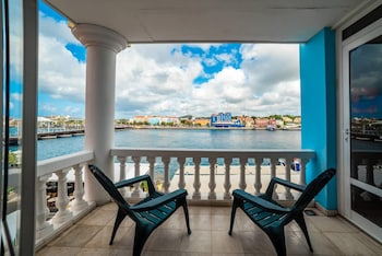 stunning balcony view spacious 2br apt at unique location