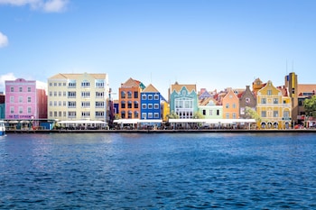 stunning balcony view spacious 2br apt at unique location