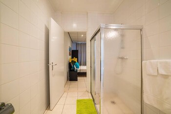 stunning balcony view spacious 2br apt at unique location