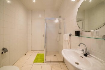 stunning balcony view spacious 2br apt at unique location