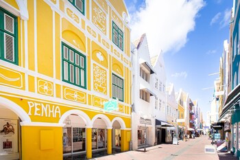 stunning balcony view spacious 2br apt at unique location