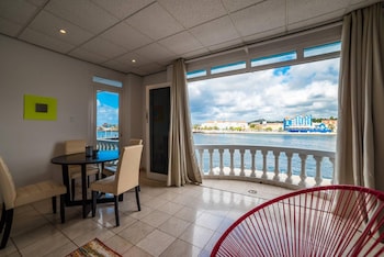 stunning balcony view spacious 2br apt at unique location