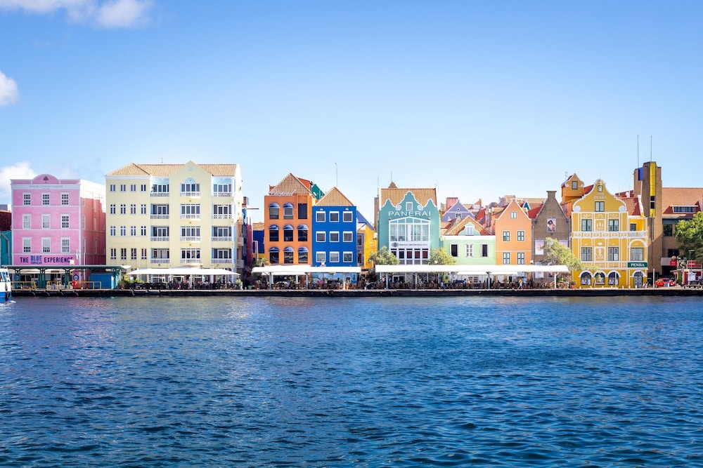 stunning balcony view spacious 2br apt at unique location