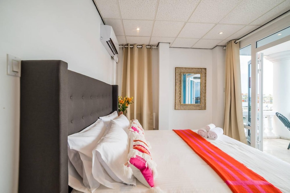 stunning balcony view spacious 2br apt at unique location