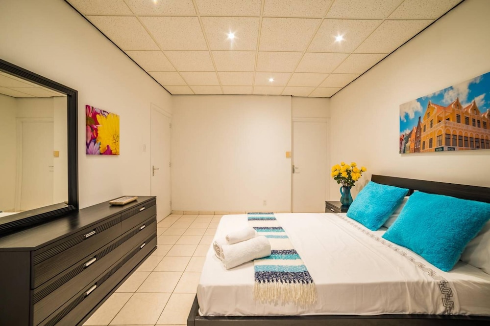 stunning balcony view spacious 2br apt at unique location