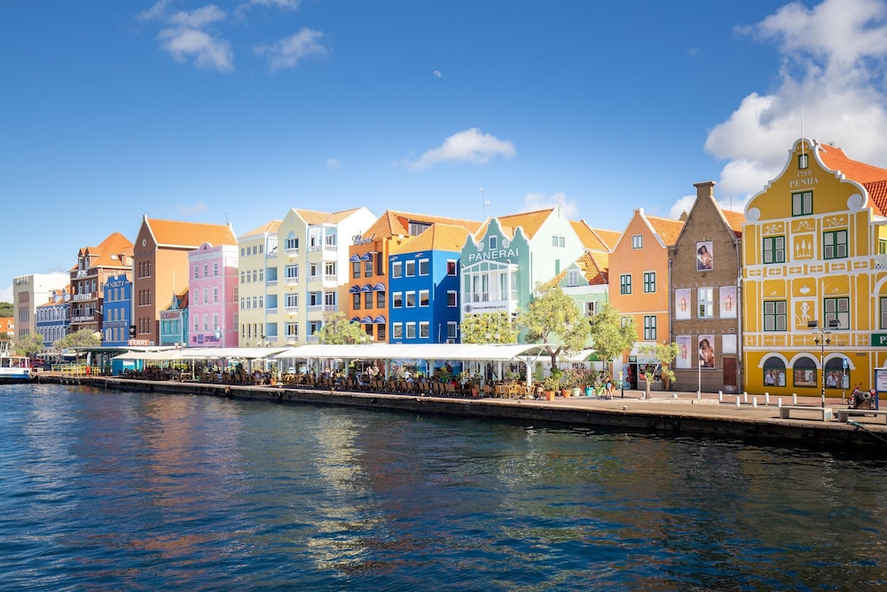 stunning balcony view spacious 2br apt at unique location