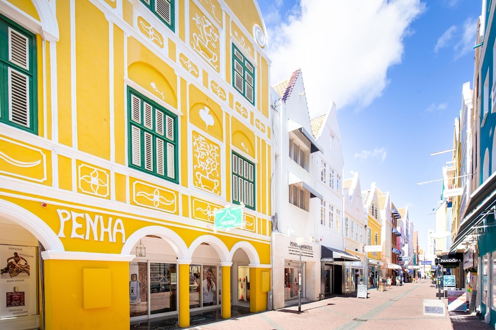 stunning balcony view spacious 2br apt at unique location