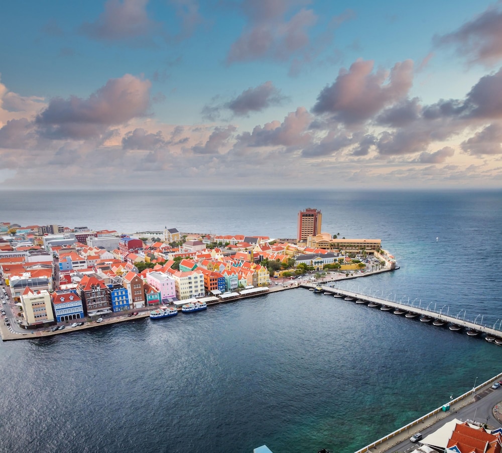 stunning balcony view spacious 2br apt at unique location