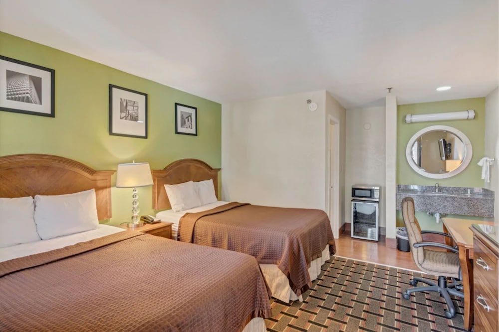 savannah garden hotel