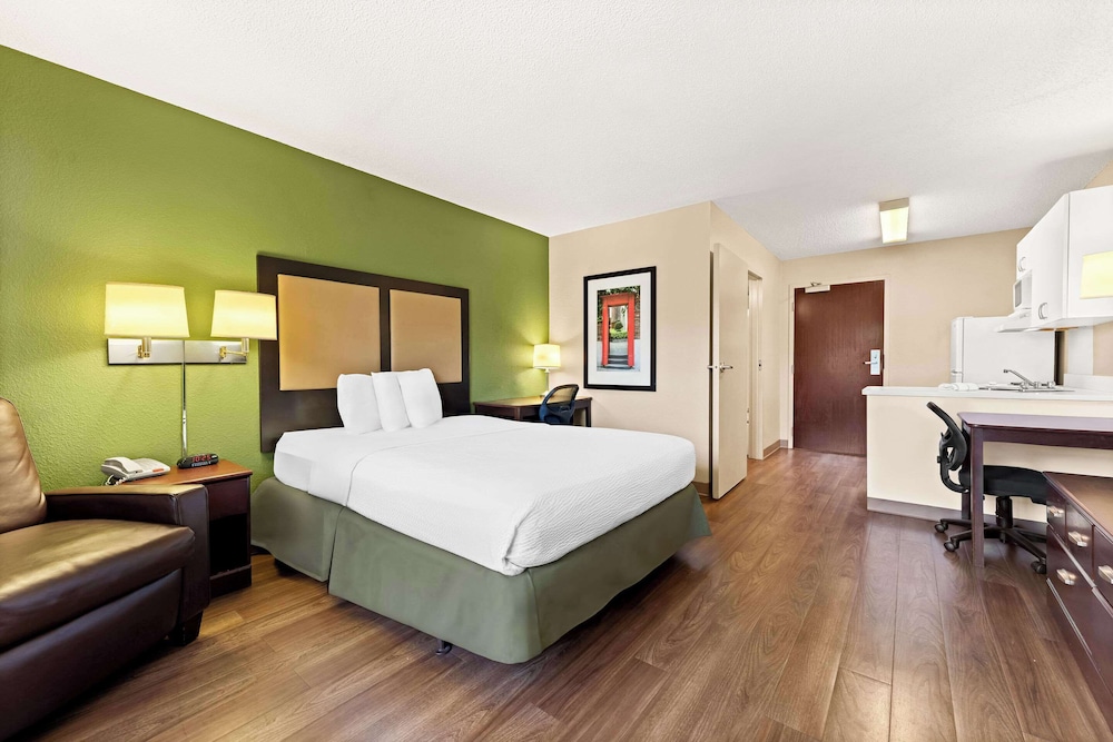 suburban studios columbus bradley park