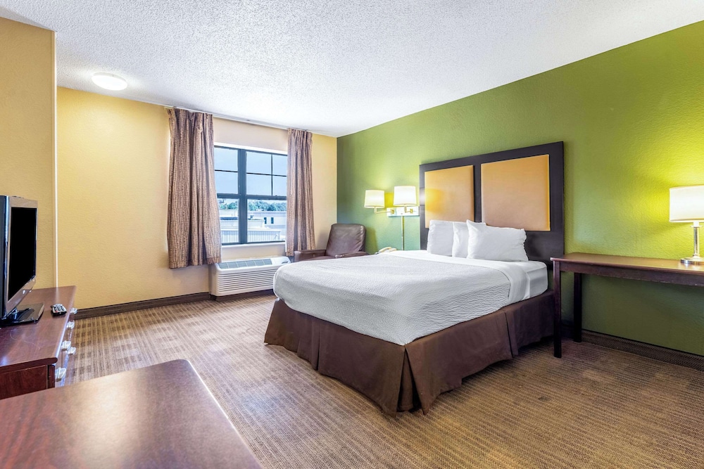 suburban studios columbus bradley park