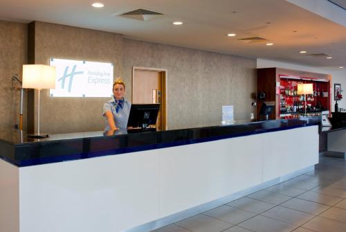 holiday inn express rotherham north by ihg