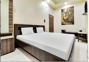 sunny hotel by wb hotels