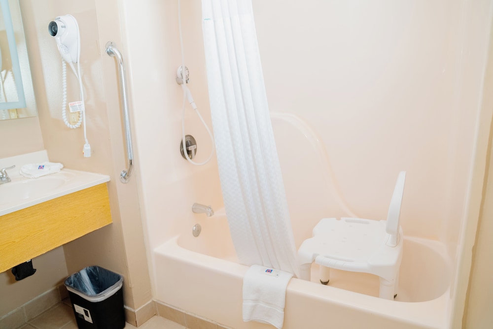 motel 6 litchfield il