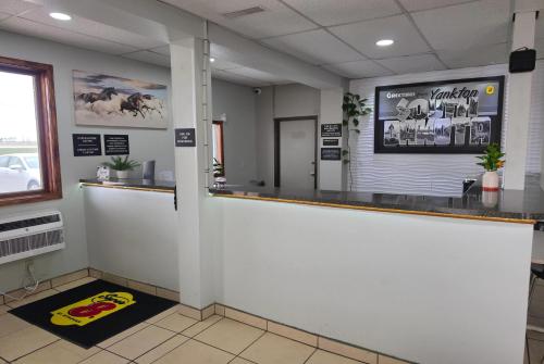 super 8 yankton