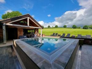 Moddershall Oaks,Moddershall>>Fulford,5 star