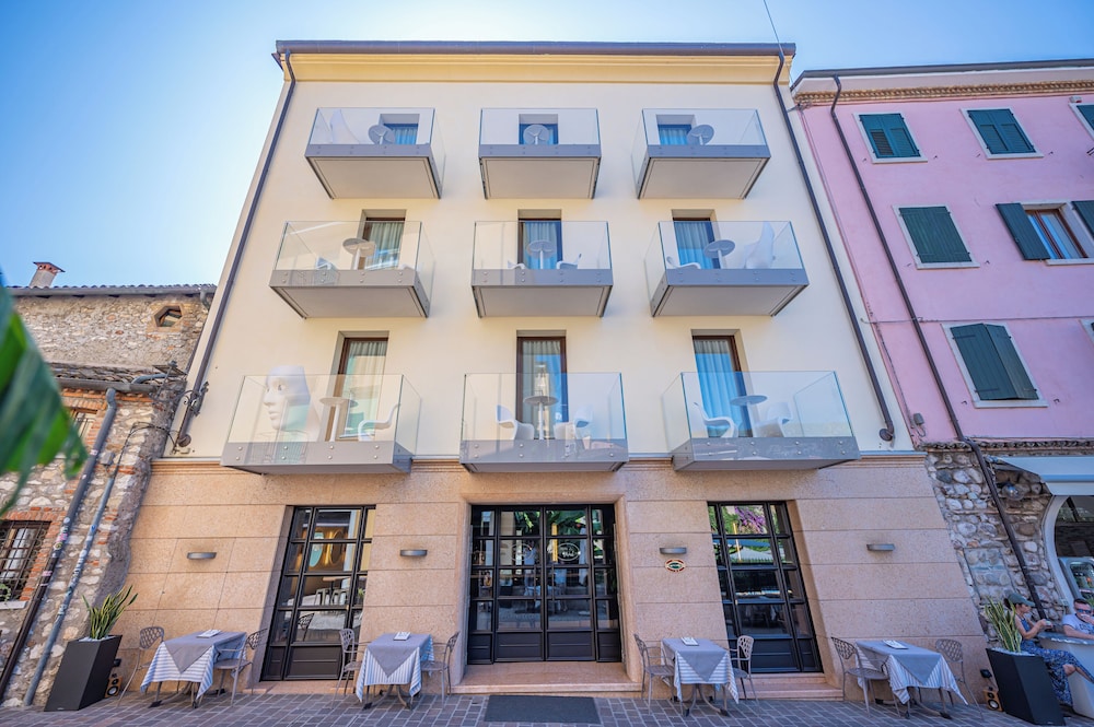 hotel miro