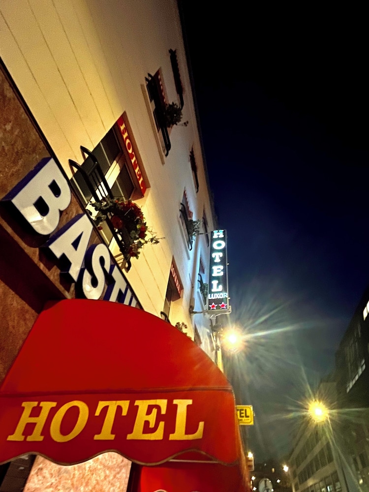 luxor bastille hotel