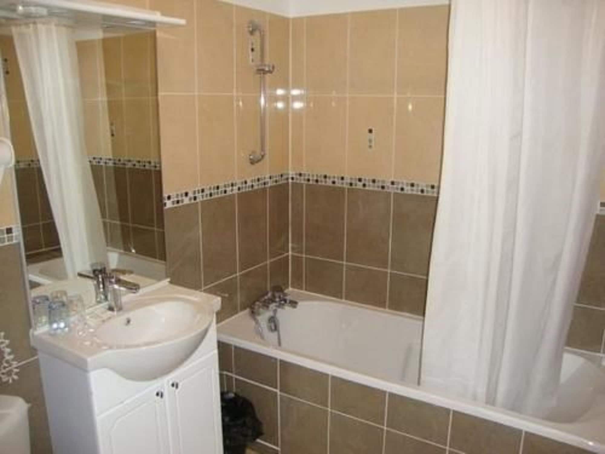 luxor bastille hotel