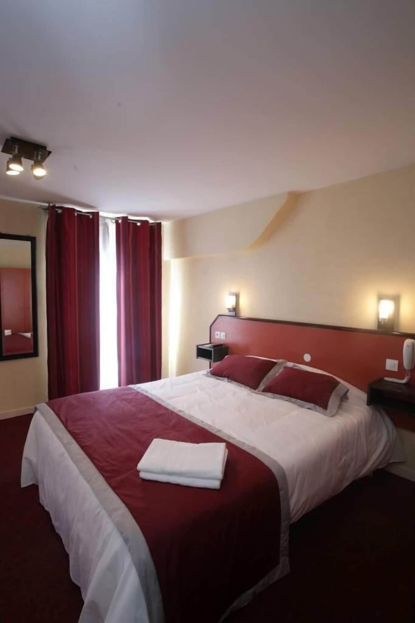 luxor bastille hotel