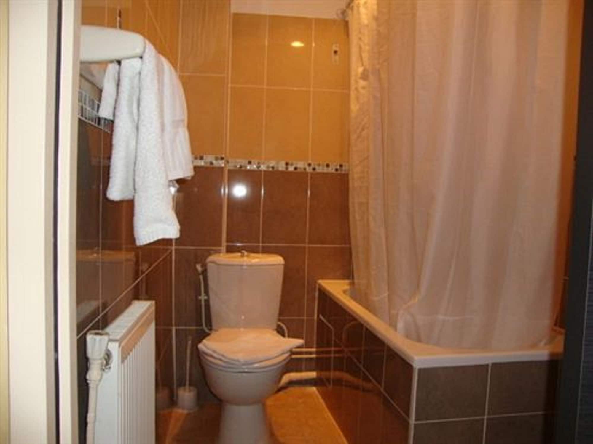 luxor bastille hotel