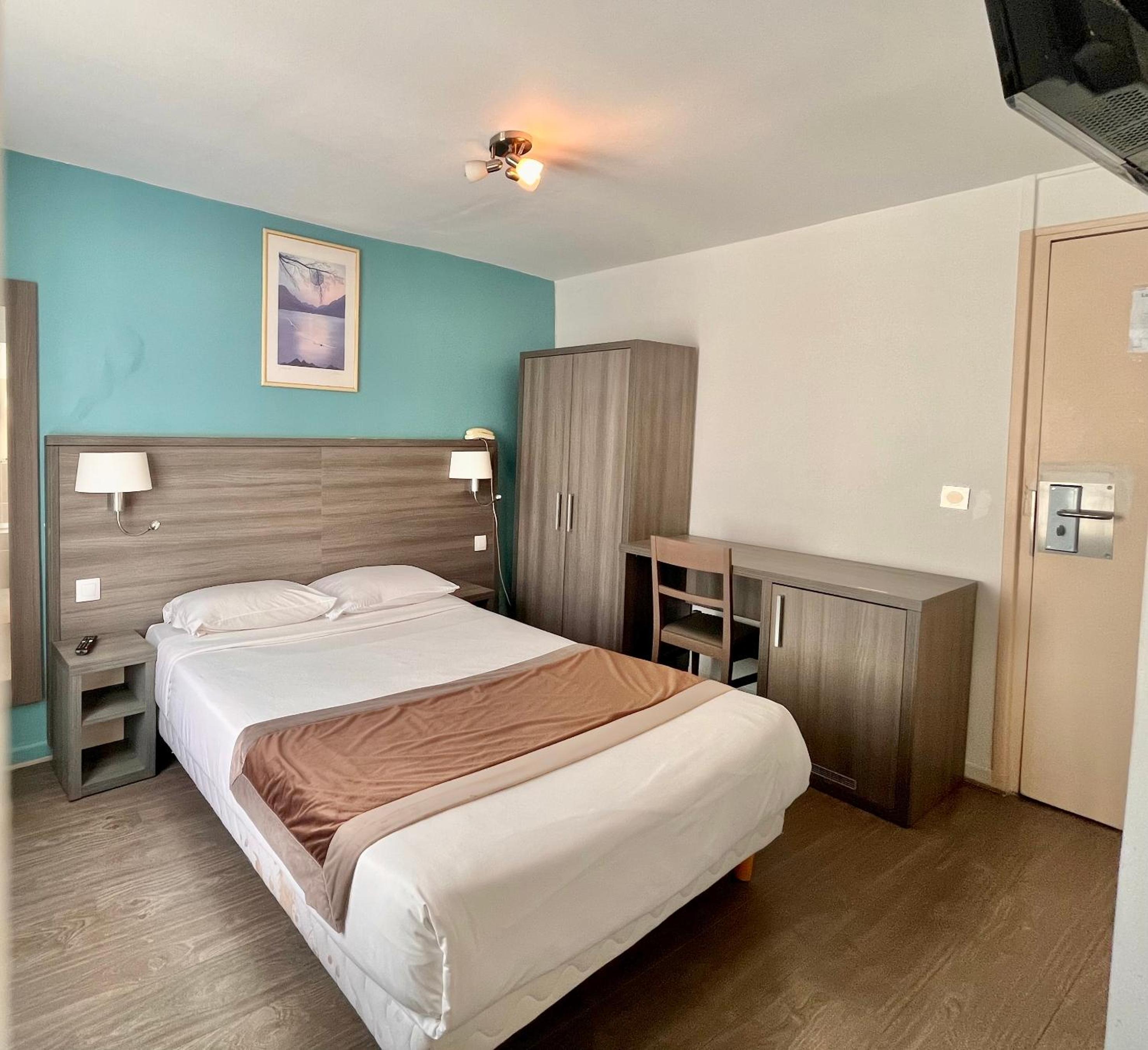 luxor bastille hotel