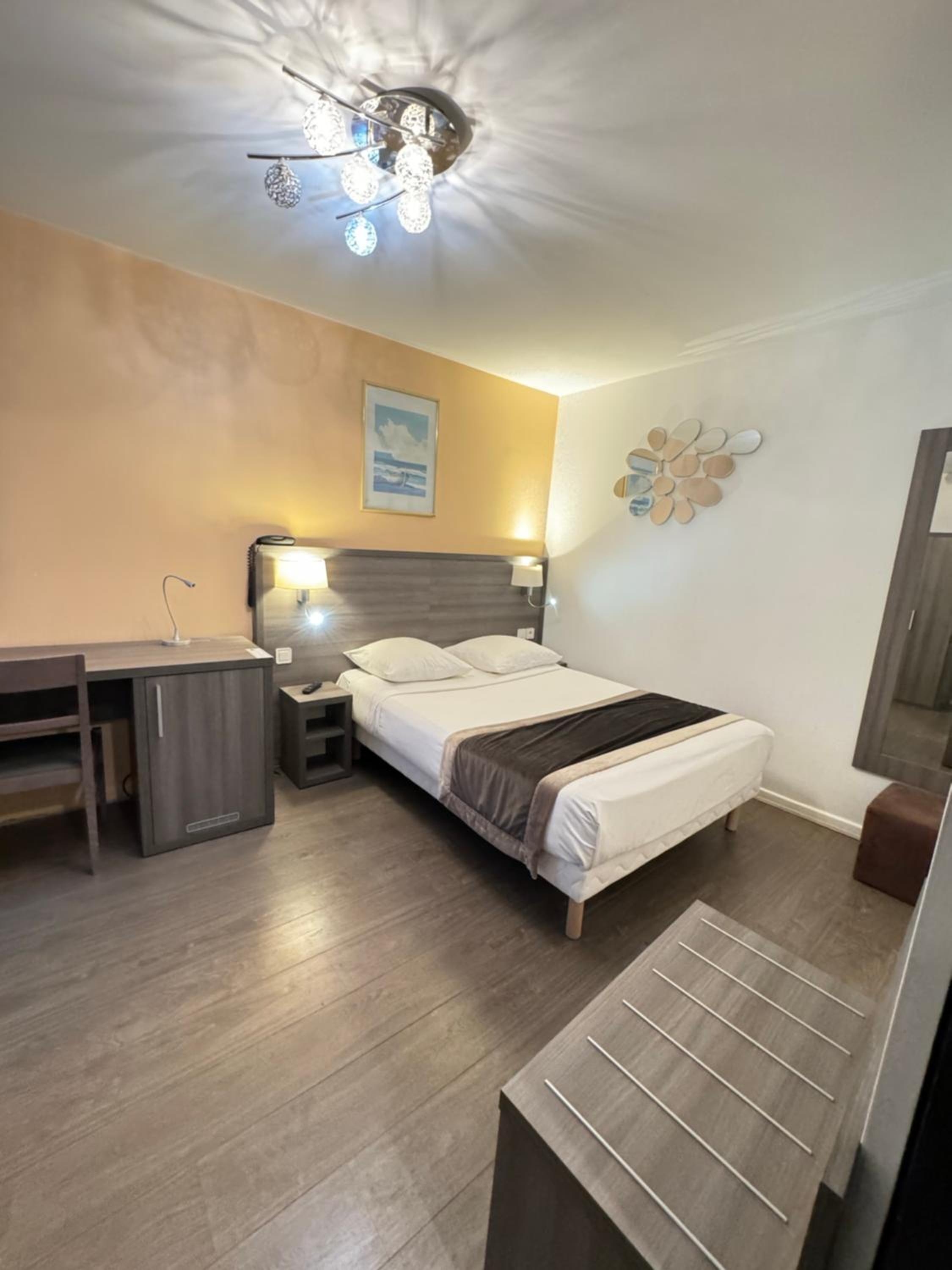 luxor bastille hotel