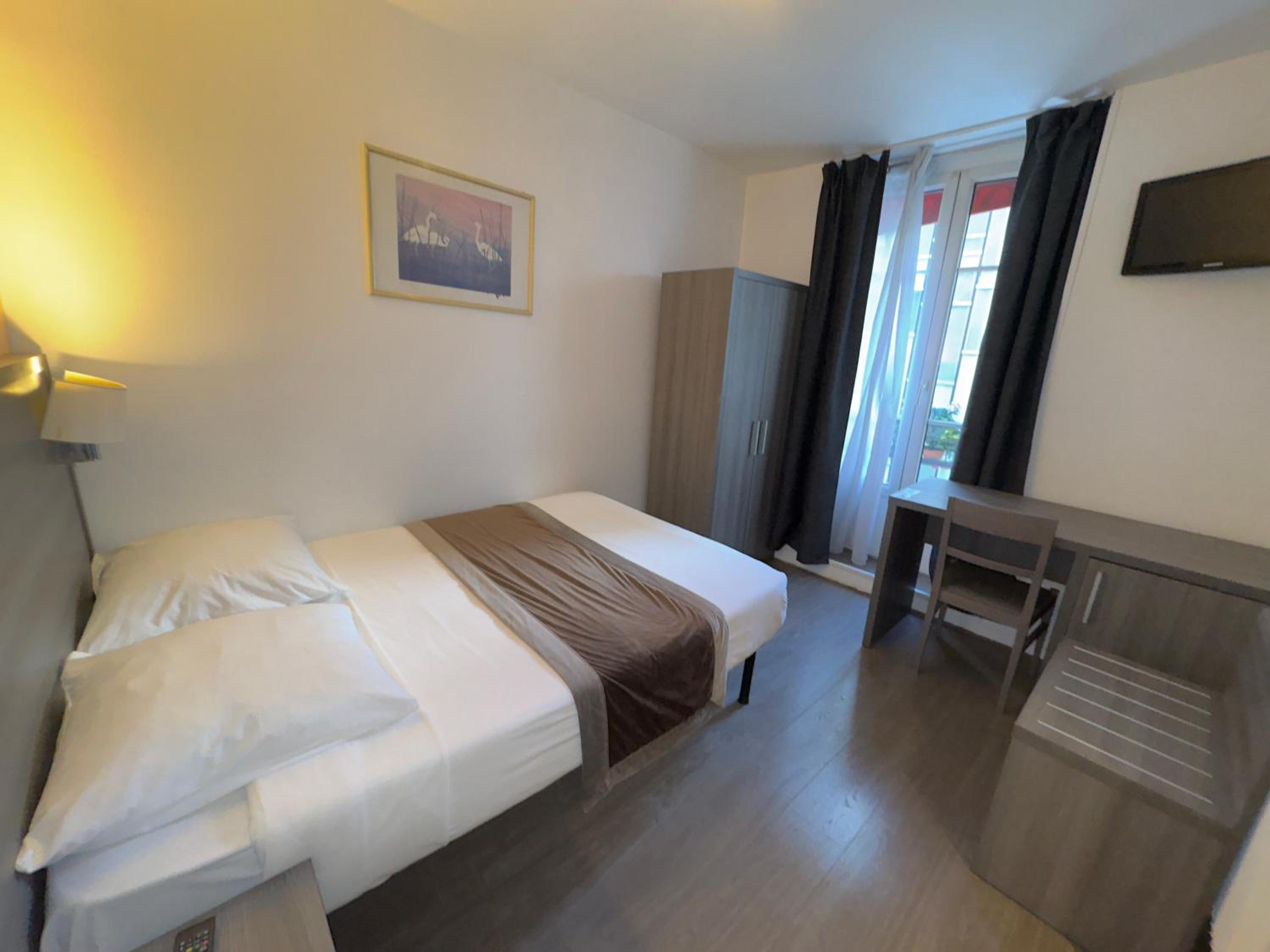 luxor bastille hotel