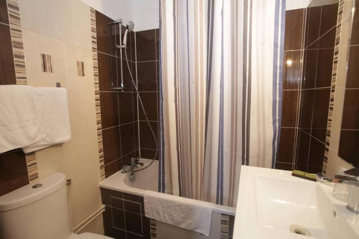 luxor bastille hotel