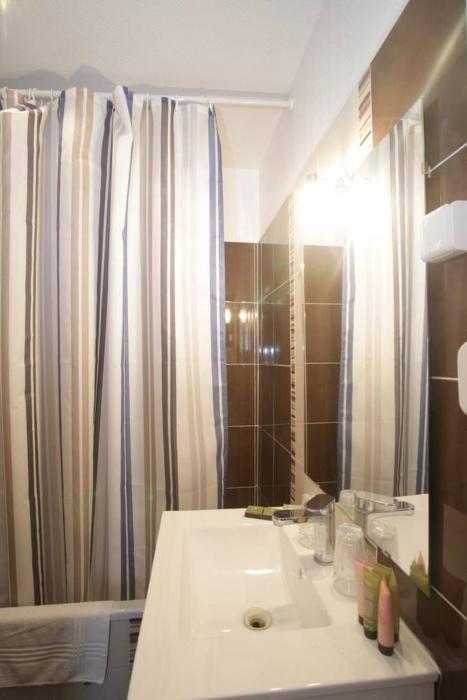 luxor bastille hotel