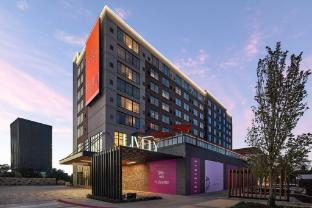 lively hotel on oak oklahoma city tapestry by hilton