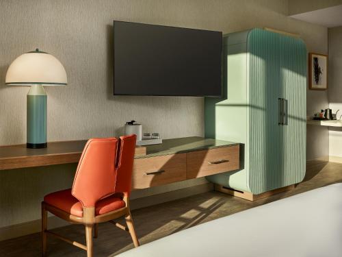lively hotel on oak oklahoma city tapestry by hilton