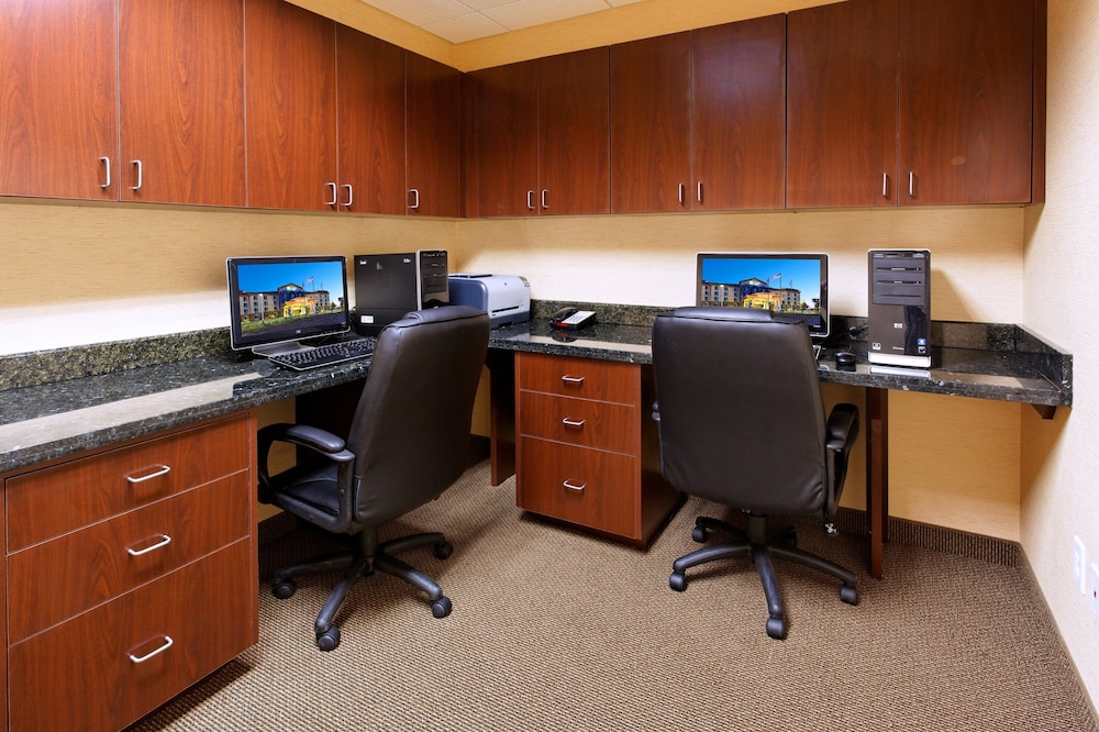 holiday inn express hotel and suites fresno northwest herndon by ihg