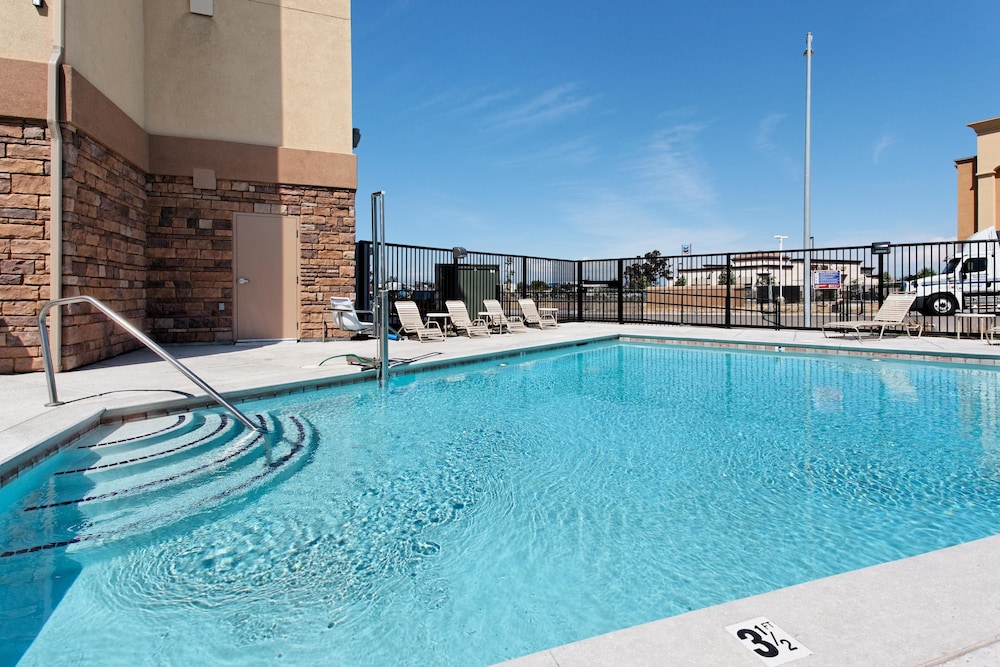 holiday inn express hotel and suites fresno northwest herndon by ihg