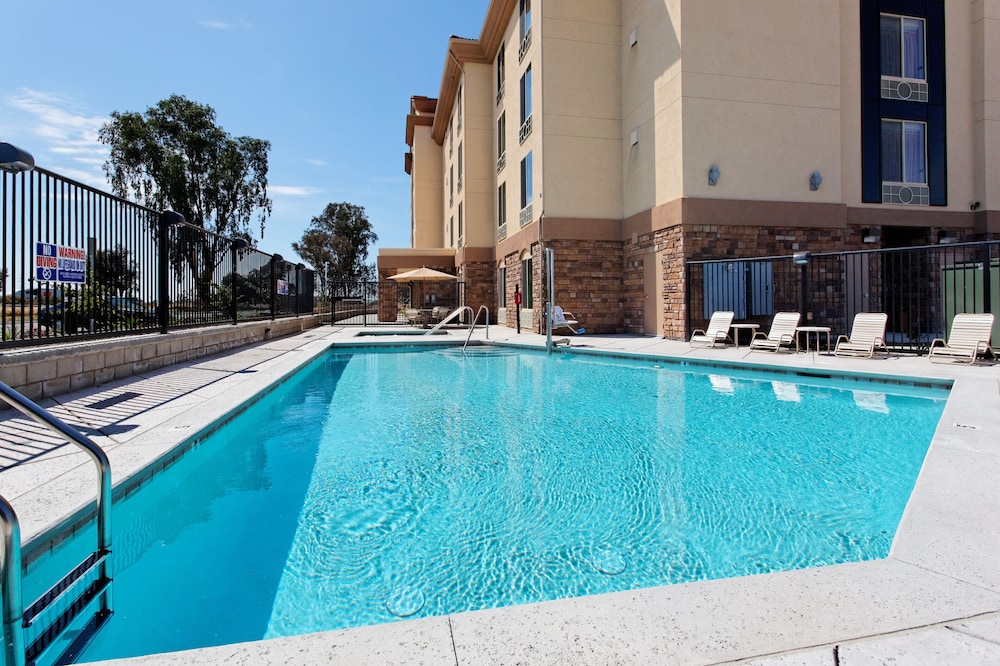 holiday inn express hotel and suites fresno northwest herndon by ihg