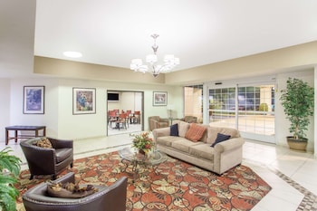 Ramada By Wyndham Fresno Northwest,Near Forestiere Underground Gardens,3 star