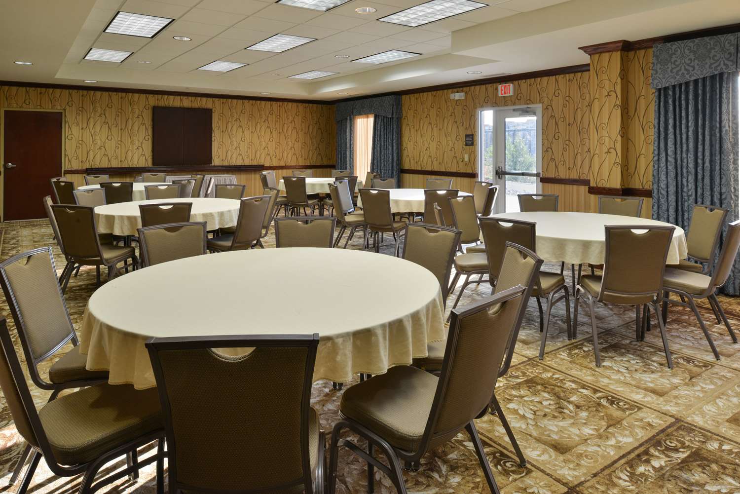 hampton inn and suites salisbury fruitland