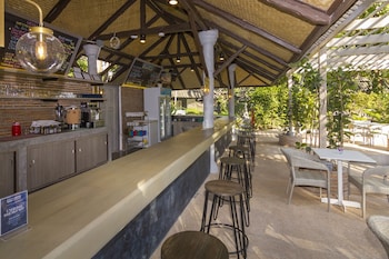 lets hyde pattaya resort and villas