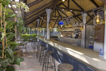 lets hyde pattaya resort and villas