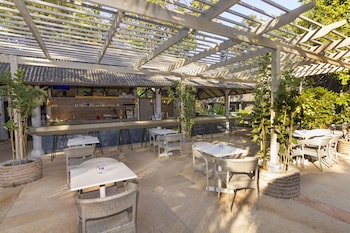 lets hyde pattaya resort and villas