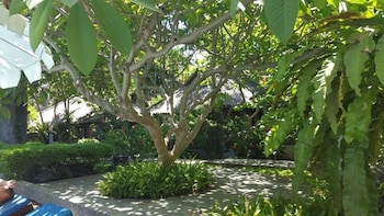 lets hyde pattaya resort and villas